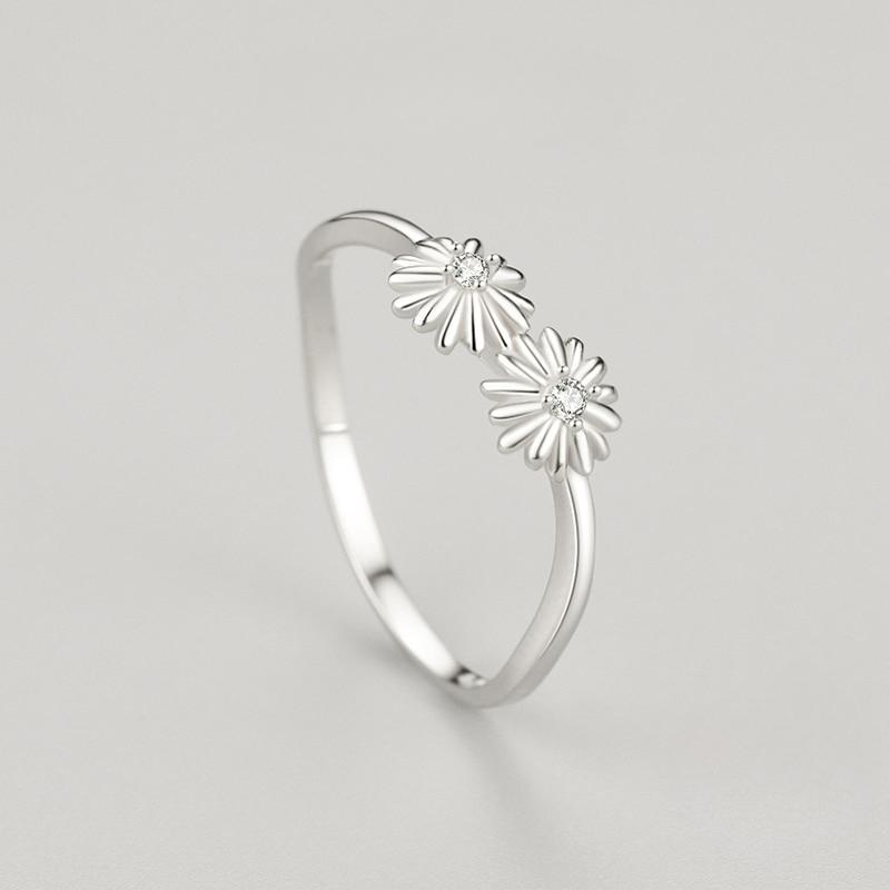 925 Sterling Silver Beautiful Daisy Flower Finger Ring For Women - Simple Design Fine Hypoallergenic Jewelry