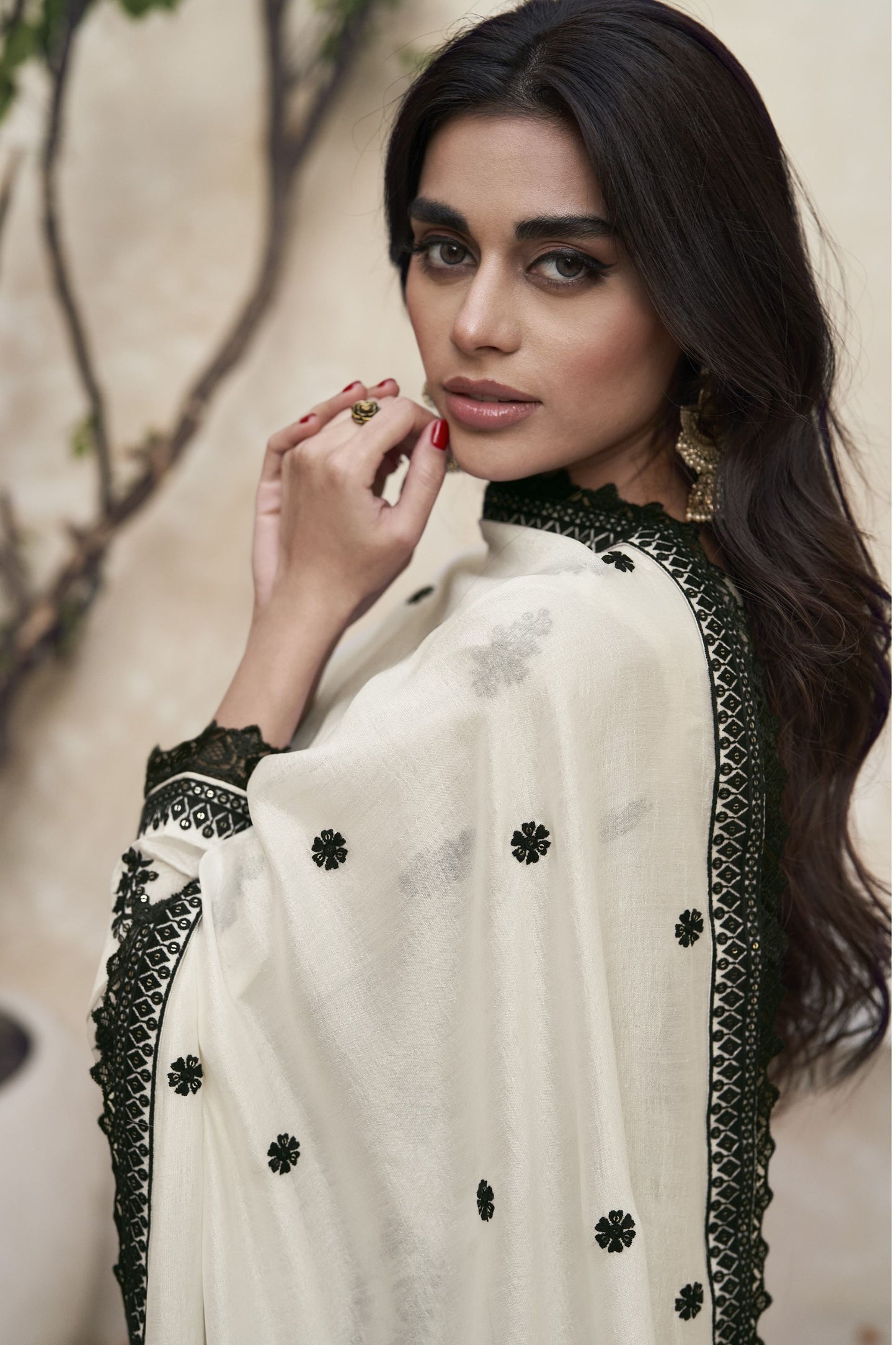 Cream Chinon Silk Pakistani Salwar Kameez For Indian Festivals & Weddings - Thread Embroidery Work