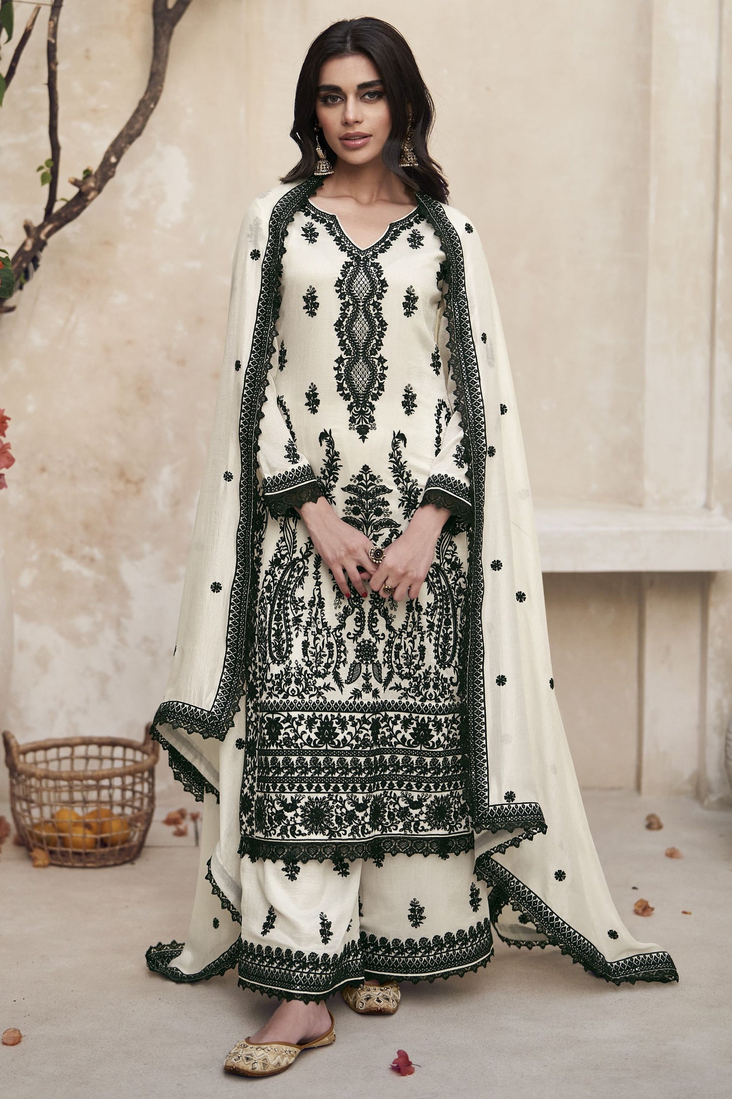 Cream Chinon Silk Pakistani Salwar Kameez For Indian Festivals & Weddings - Thread Embroidery Work