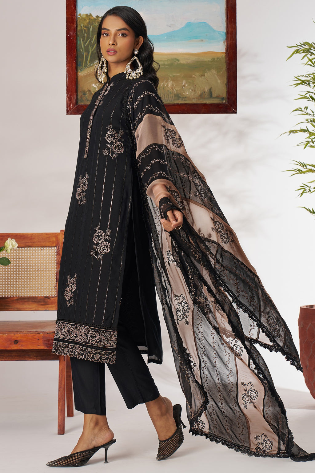 Black Organza Kameez With Pant For Indian & Pakistani Wedding Festival - Thread Embroidery Work