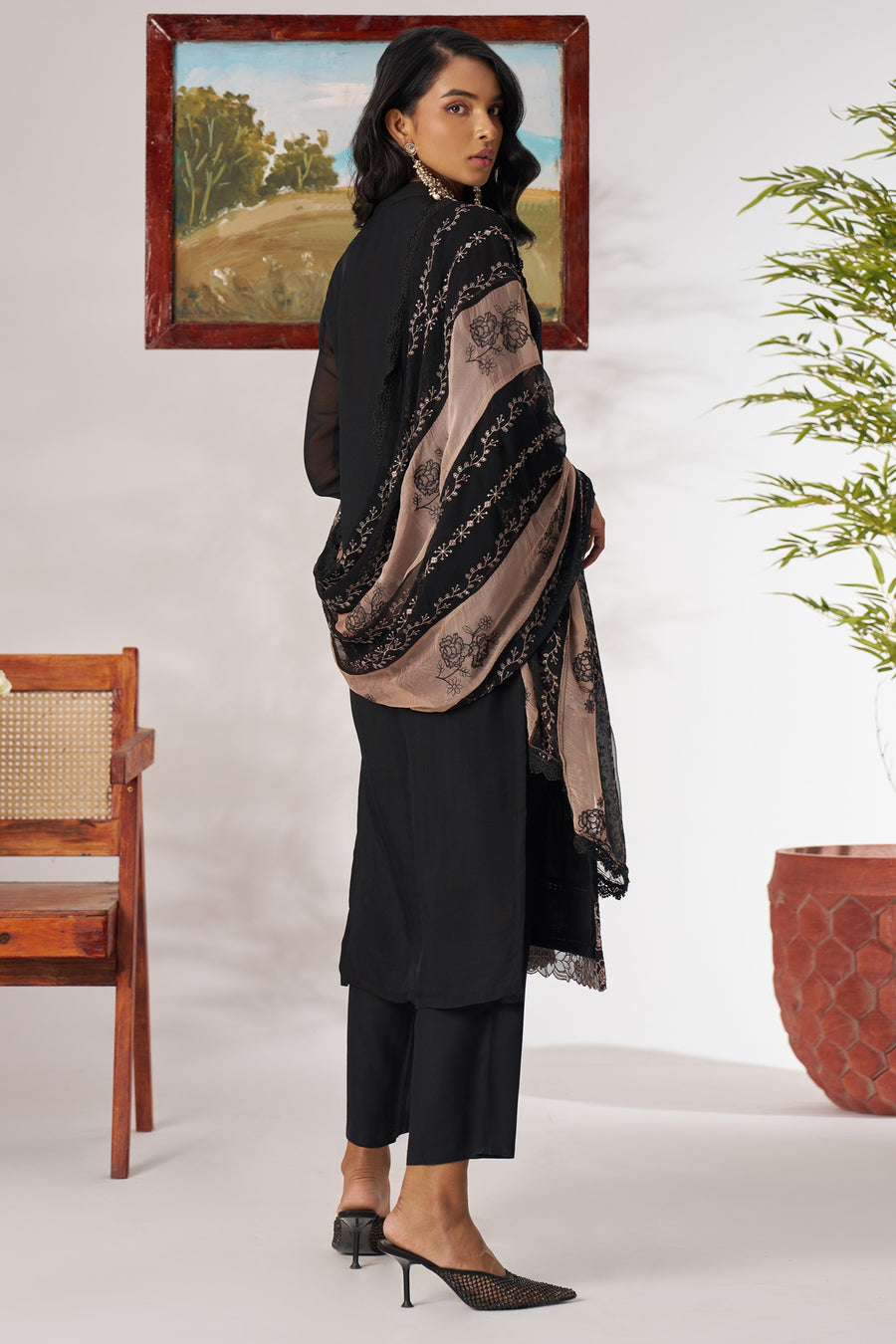Black Organza Kameez With Pant For Indian & Pakistani Wedding Festival - Thread Embroidery Work