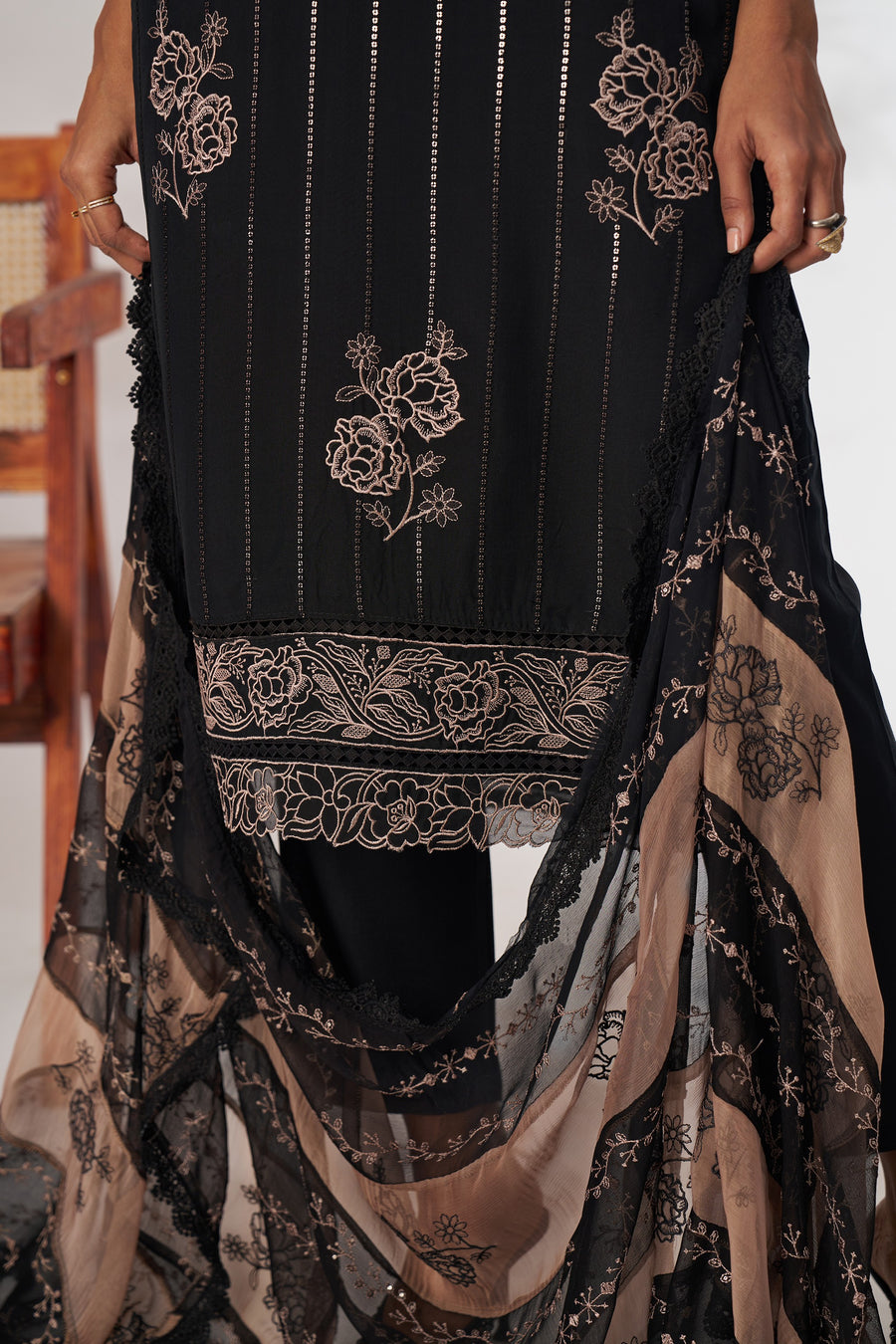 Black Organza Kameez With Pant For Indian & Pakistani Wedding Festival - Thread Embroidery Work