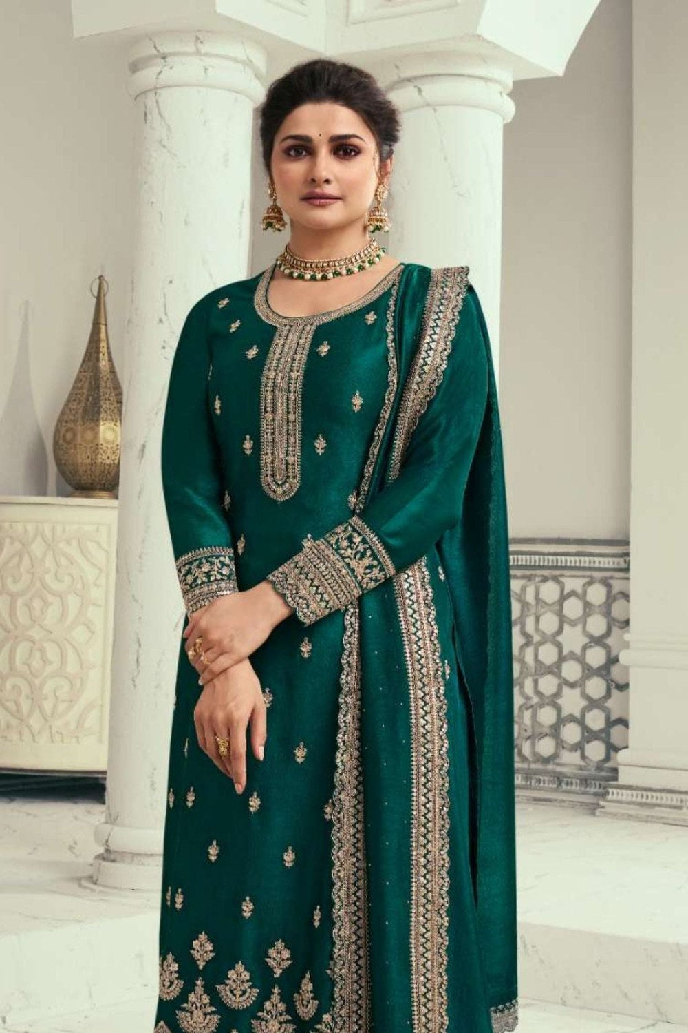Green Georgette Silk Kameez with Pant Suit For Indian Festivals & Pakistani Weddings Dress - Thread Embroidery Work - close-up view