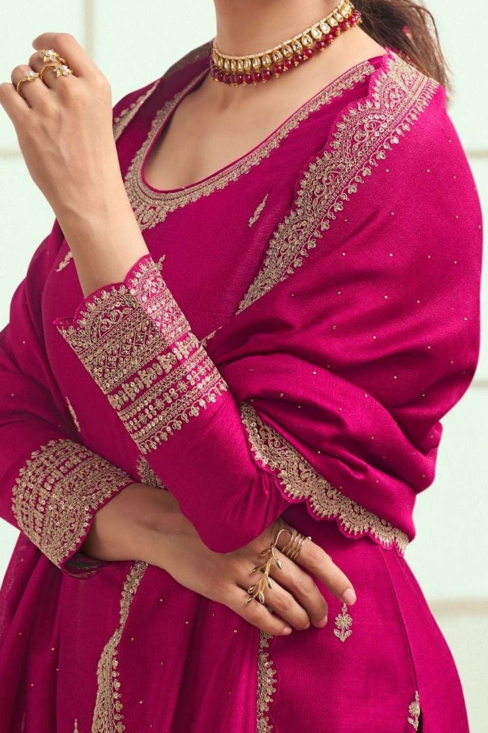 Pink Georgette Silk Kameez with Pant Suit For Indian Festivals & Pakistani Weddings Dress - Thread Embroidery Work - hem and footwear detail